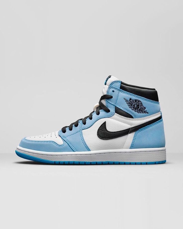 Air Jordan 1 Retro High OG "University Blue"