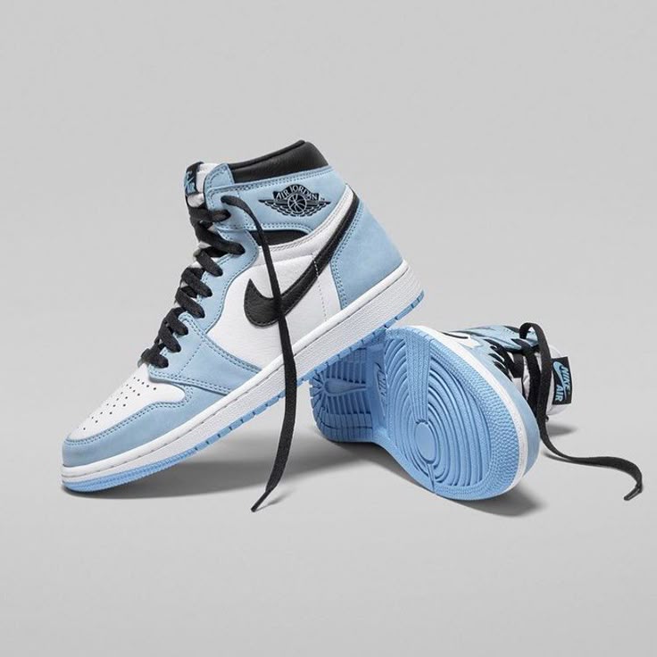 Air Jordan 1 Retro High OG "University Blue"